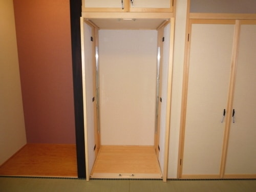 スライド開閉式仏間